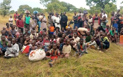 Picture of Women’s and their children’s living under trees in the bush in Nagero County