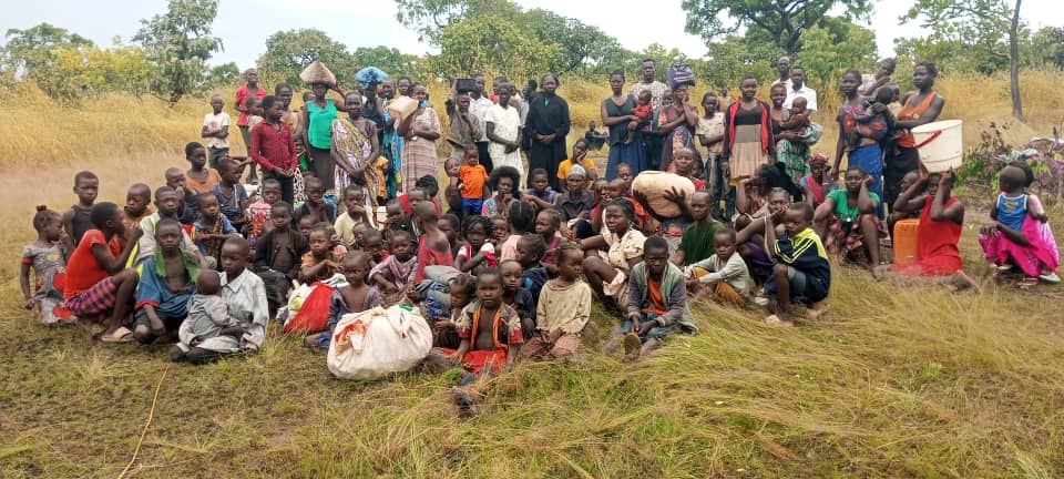 Picture of Women’s and their children’s living under trees in the bush in Nagero County